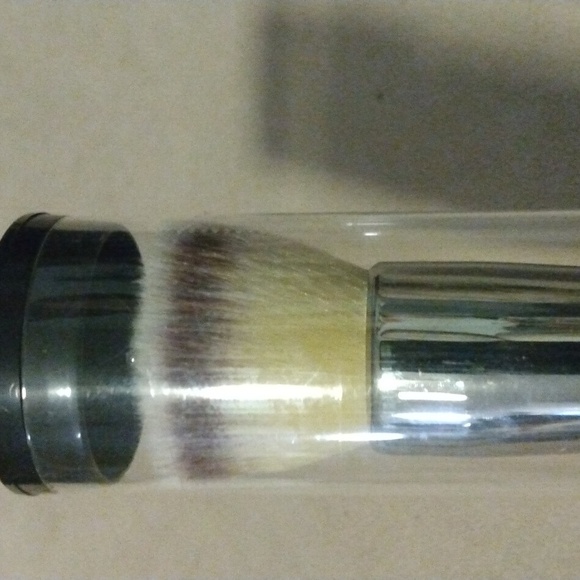 Heavenly Luxe Flat Top Buffing Foundation Brush #6 - Picture 4 of 6